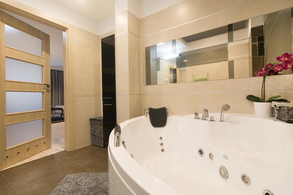 Kings City - Skawinska Apartment Krakow Ngoại thất bức ảnh